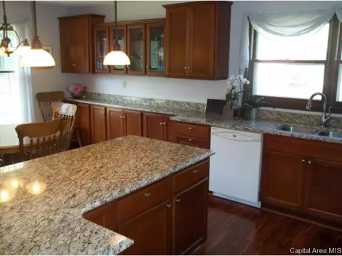 323 Blane, Dawson, IL 62520 photo 19