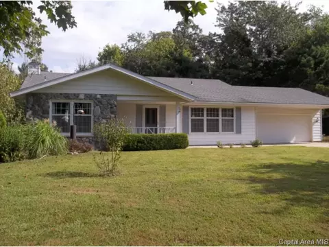 323 Blane, Dawson, IL 62520 photo 2
