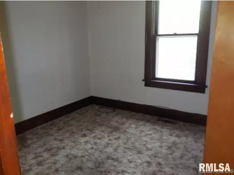 913 E 8th St, Beardstown, IL 62618 photo 9