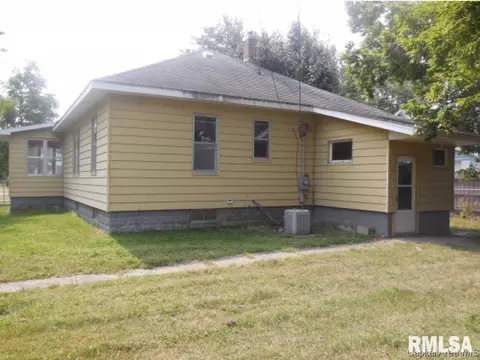 913 E 8th St, Beardstown, IL 62618 photo 2