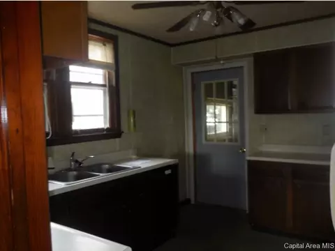 913 E 8th St, Beardstown, IL 62618 photo 7
