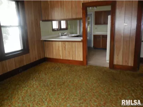 913 E 8th St, Beardstown, IL 62618 photo 4