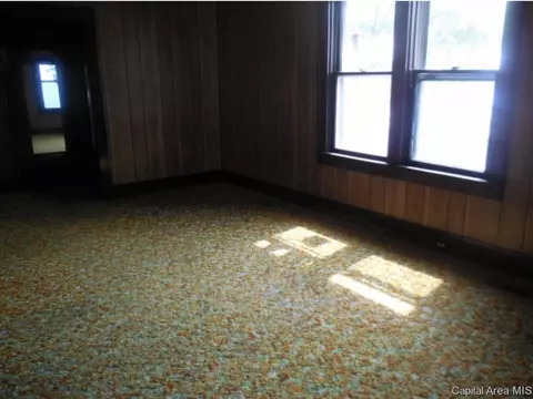 913 E 8th St, Beardstown, IL 62618 photo 5