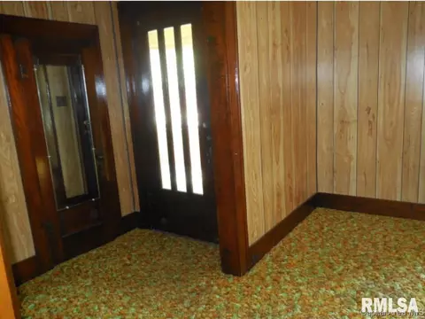 913 E 8th St, Beardstown, IL 62618 photo 3
