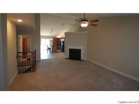 2912 Cronin Dr, Springfield, IL 62711 photo 2