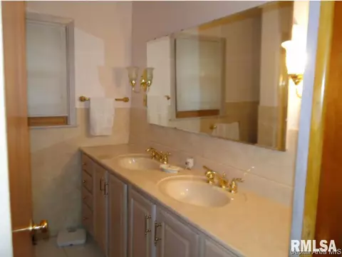 3609 Ivanhoe Dr, Springfield, IL 62703 photo 2