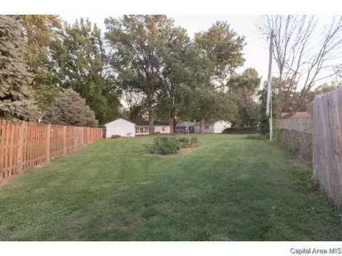 3217 Saxony Rd, Springfield, IL 62703 photo 4