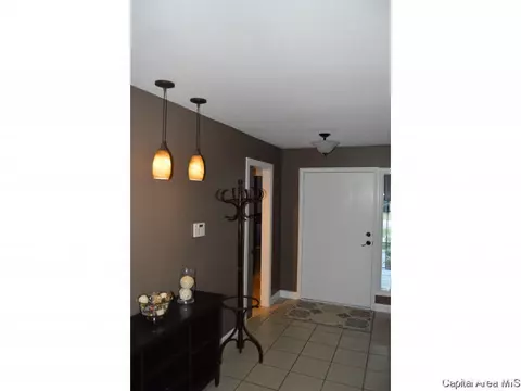 1 Forest Green Dr, Springfield, IL 62711 photo 7