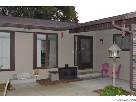 1 Forest Green Dr, Springfield, IL 62711 photo 4