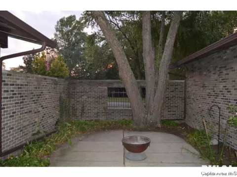 1 Forest Green Dr, Springfield, IL 62711 photo 5