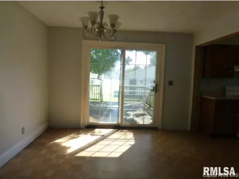 300 E Cedar, Springfield, IL 62703 photo 3