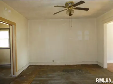 300 E Cedar, Springfield, IL 62703 photo 2