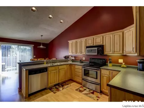 3200 Red Oak Ln, Springfield, IL 62712 photo 8