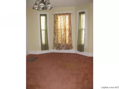 702 E Black Ave, Springfield, IL 62702 photo 4