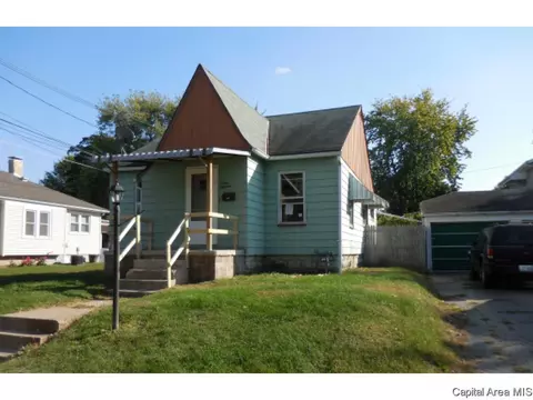 318 Charles, Pekin, IL 61554 photo 1