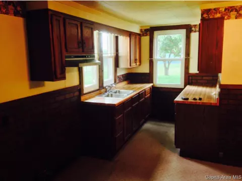 303 E Main St, Tallula, IL 62688 photo 9