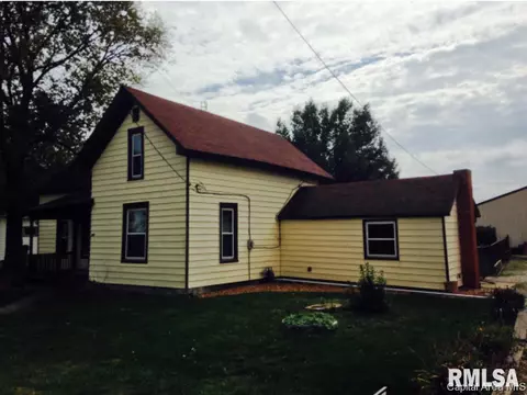303 E Main St, Tallula, IL 62688 photo 2