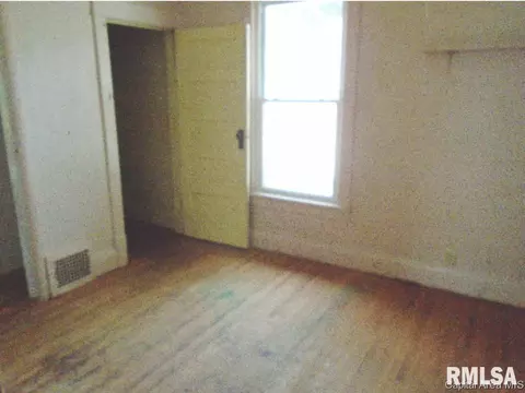 905 N Main St, Abingdon, IL 61410 photo 11