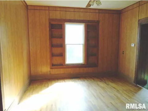 905 N Main St, Abingdon, IL 61410 photo 16