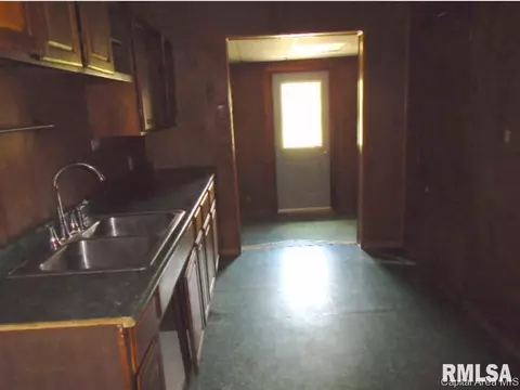 905 N Main St, Abingdon, IL 61410 photo 13