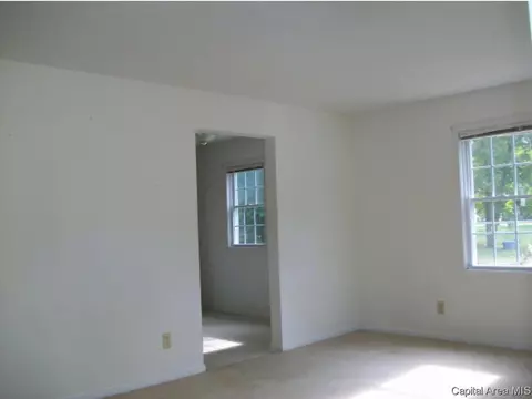 8 Reed Ct, Springfield, IL 62704 photo 4