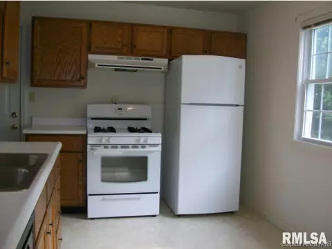8 Reed Ct, Springfield, IL 62704 photo 2