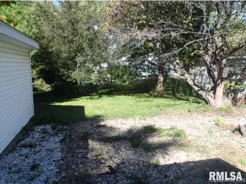 2565 Somerton Rd, Springfield, IL 62702 photo 5