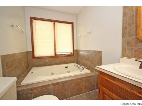 605 Tecumseh Trl, Springfield, IL 62707 photo 16