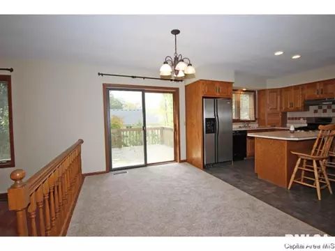 605 Tecumseh Trl, Springfield, IL 62707 photo 9
