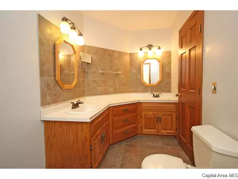 605 Tecumseh Trl, Springfield, IL 62707 photo 17