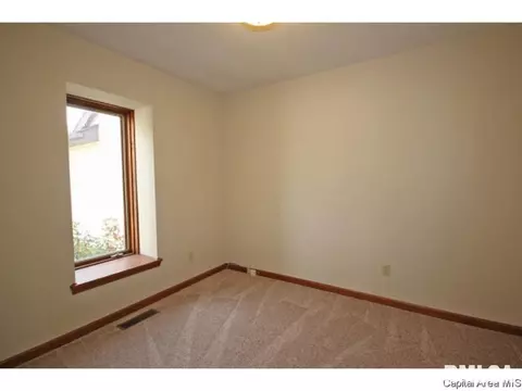 605 Tecumseh Trl, Springfield, IL 62707 photo 7