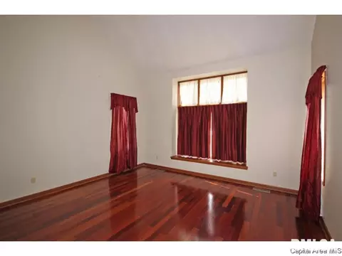 605 Tecumseh Trl, Springfield, IL 62707 photo 2