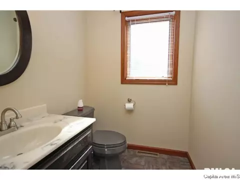 605 Tecumseh Trl, Springfield, IL 62707 photo 8