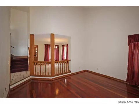 605 Tecumseh Trl, Springfield, IL 62707 photo 5