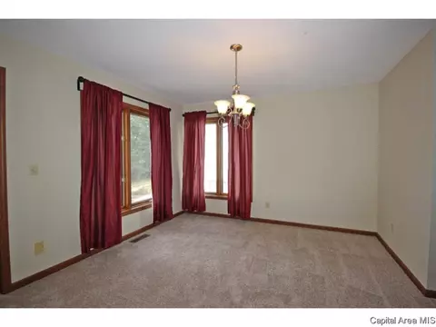 605 Tecumseh Trl, Springfield, IL 62707 photo 11