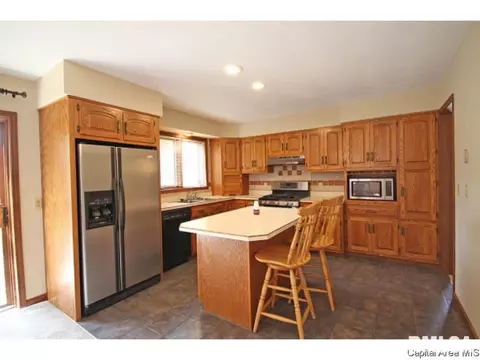 605 Tecumseh Trl, Springfield, IL 62707 photo 12