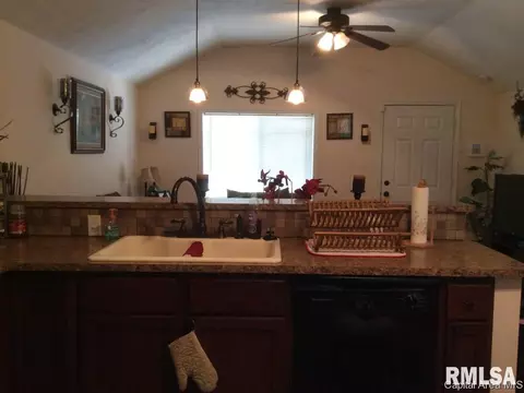 2516 Holmes Ave, Springfield, IL 62704 photo 8