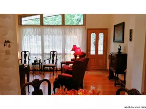 2105 Fairway Dr, Springfield, IL 62704 photo 2