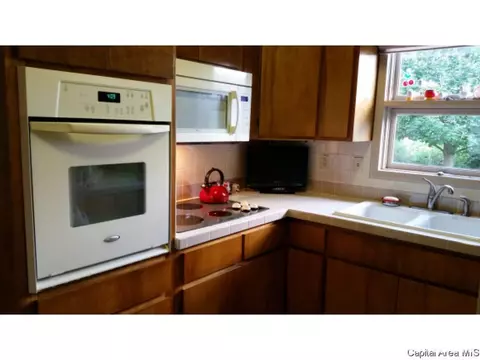 2105 Fairway Dr, Springfield, IL 62704 photo 3