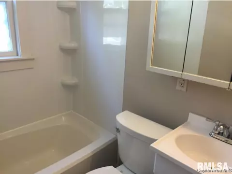 1541 W Selinger St, Springfield, IL 62702 photo 5