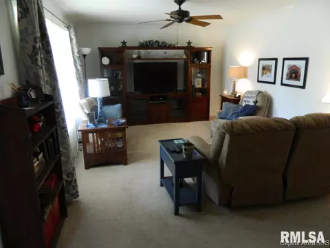 3305 Rawlngs Dr, Springfield, IL 62704 photo 2