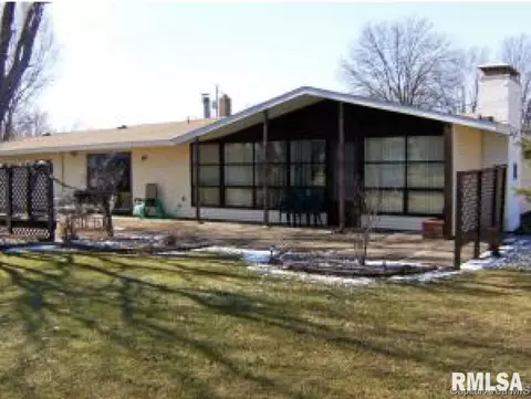 605 N Maple St, Abingdon, IL 61410 photo 4