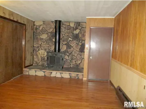605 N Maple St, Abingdon, IL 61410 photo 16