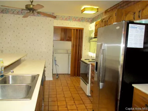 605 N Maple St, Abingdon, IL 61410 photo 15