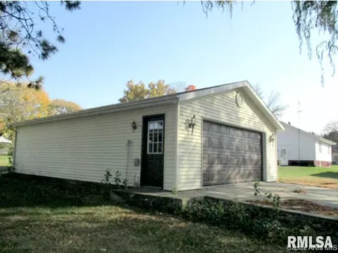 605 N Maple St, Abingdon, IL 61410 photo 7