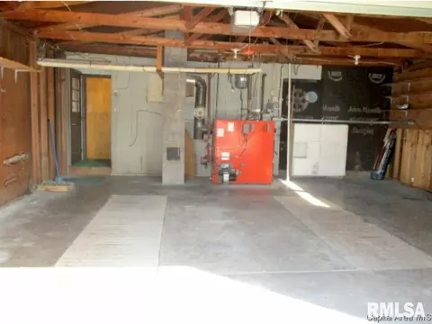 605 N Maple St, Abingdon, IL 61410 photo 8