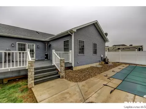 291 Bourbon St, Springfield, IL 62707 photo 3