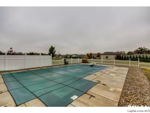 291 Bourbon St, Springfield, IL 62707 photo 5