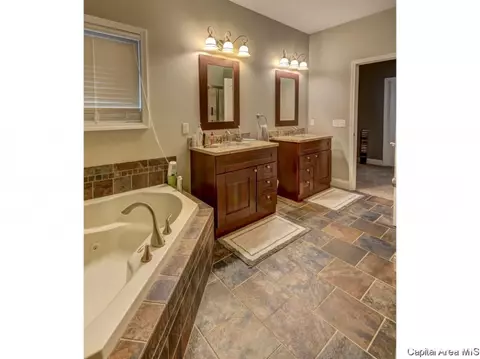 291 Bourbon St, Springfield, IL 62707 photo 28