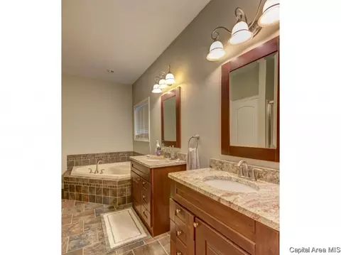 291 Bourbon St, Springfield, IL 62707 photo 27